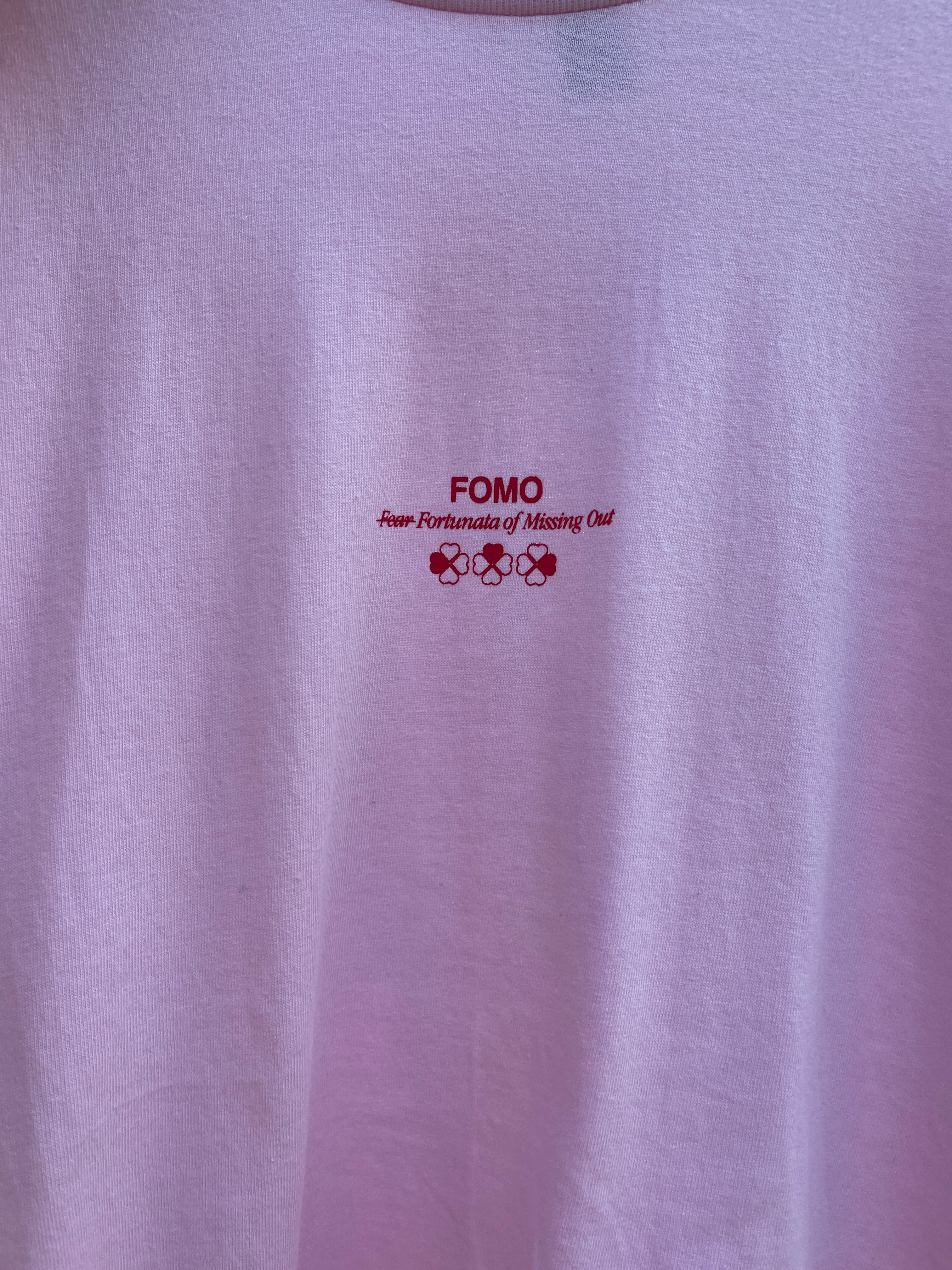 FOMO Tee Raspberry - Image 3